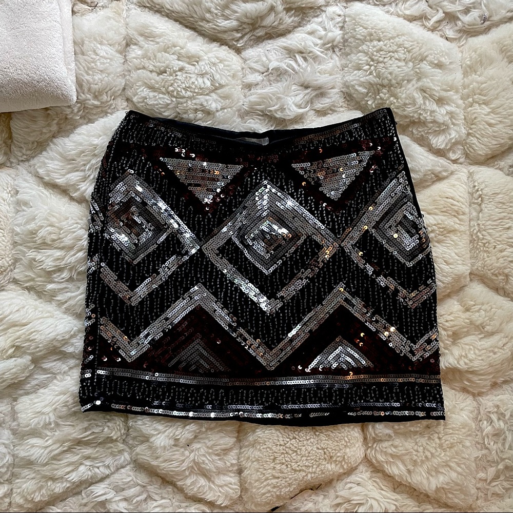 EMBELLISHED BEADED SKIRT SIZE 8